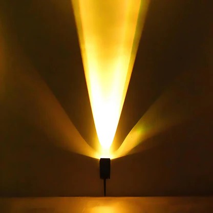 Solar Spotlight with Adjustable Zoom and RGB Lighting, 2200mAh Battery Valideals Outlet