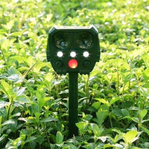 Motion-Activated Solar Snake Repeller with Ultrasonic Sound and Flashing Light, 30ft Range Valideals Outlet