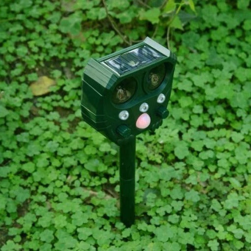 Motion-Activated Solar Snake Repeller with Ultrasonic Sound and Flashing Light, 30ft Range Valideals Outlet